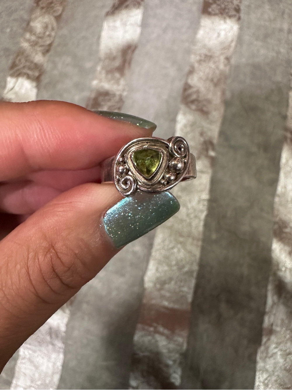 Sajen 925 Silver Peridot Trillion Swirl Ring Boho Whimsigoth 6.75